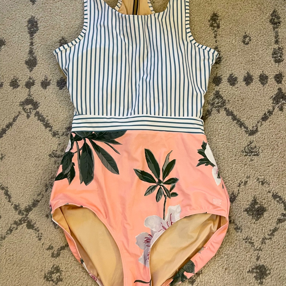 Albion Fit Island 🏝 Fever One-Piece Swimsuit.